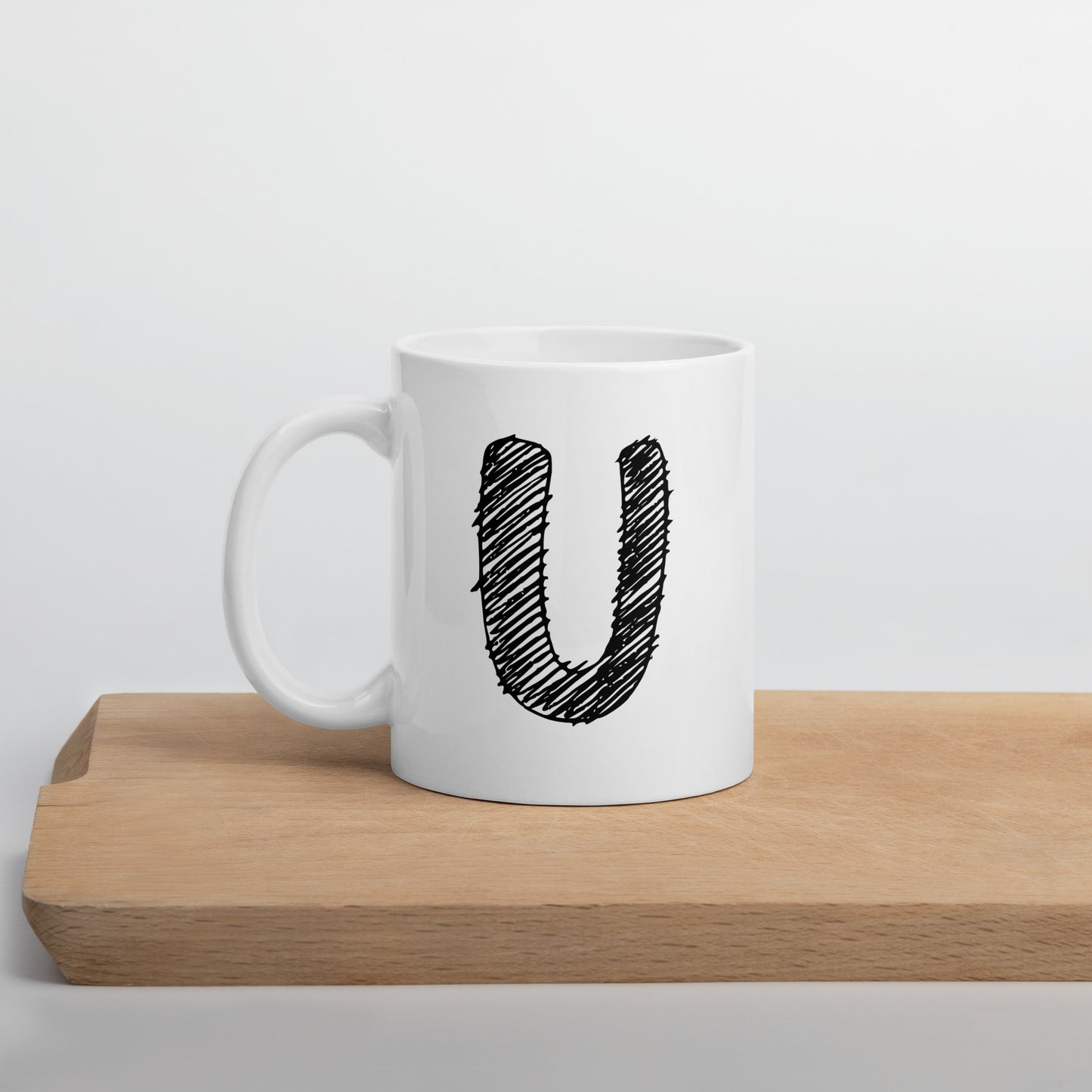 NEOKLASSISCHER BUCHSTABEN "U" Weiße, glänzende Tasse