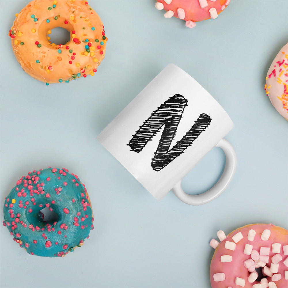NEOKLASSISCHER BUCHSTABEN "N" Weiße, glänzende Tasse