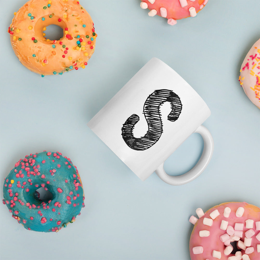 NEOKLASSISCHER BUCHSTABEN "S" Weiße, glänzende Tasse