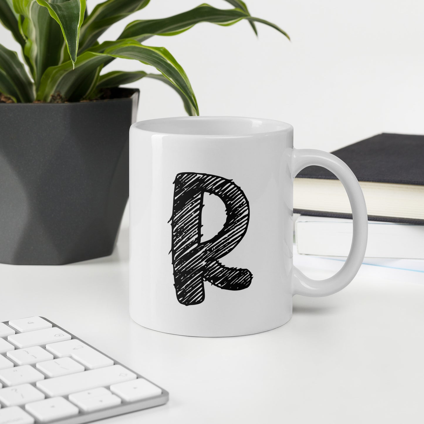 NEOKLASSISCHER BUCHSTABEN "R" Weiße, glänzende Tasse