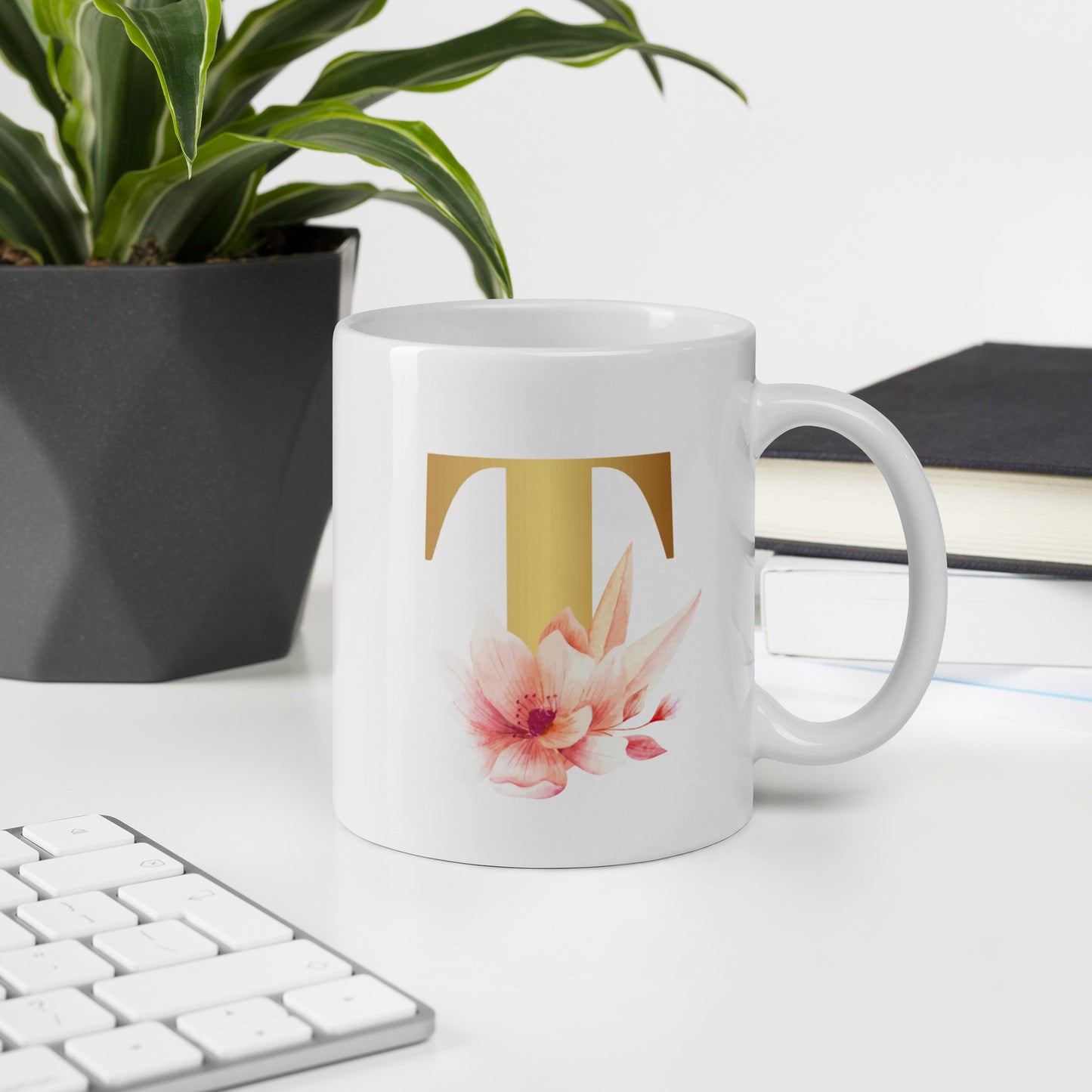 Tasse mit Buchstabe | Tasse personalisiert | T | Weiße, glänzende Tasse