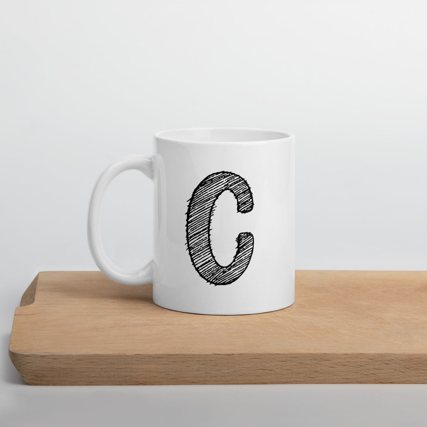 MODERNER BUCHSTABEN "C" Weiße, glänzende Tasse