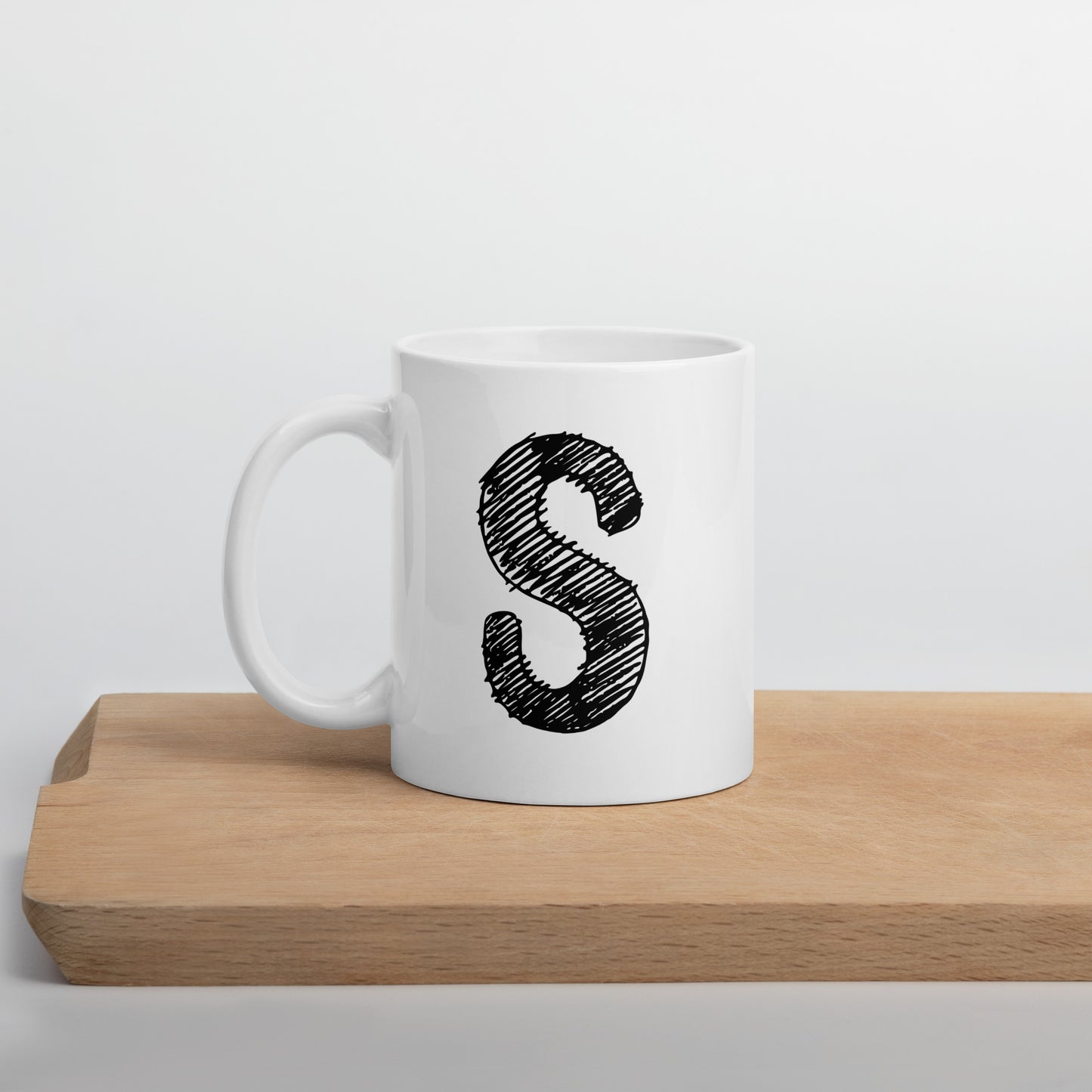 NEOKLASSISCHER BUCHSTABEN "S" Weiße, glänzende Tasse