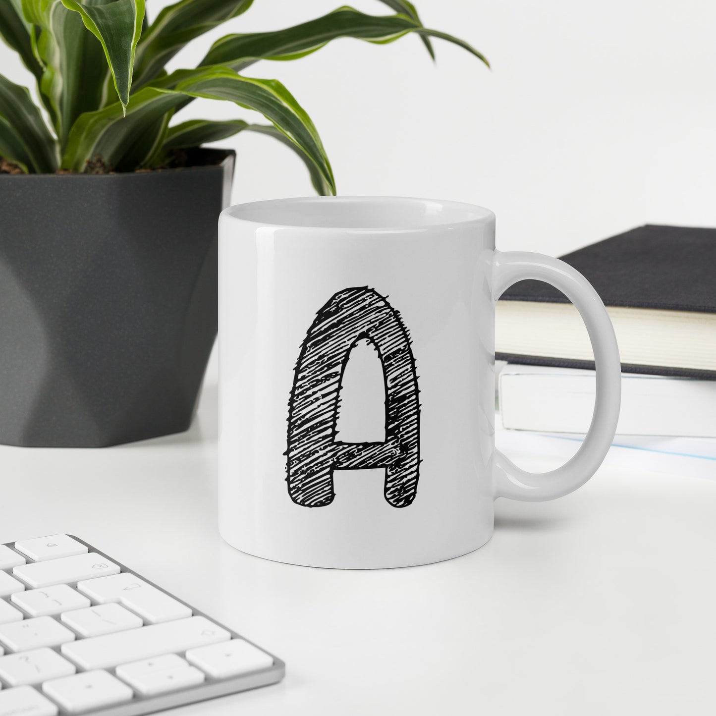 NEOKLASSISCHER BUCHSTABEN "A" Weiße, glänzende Tasse