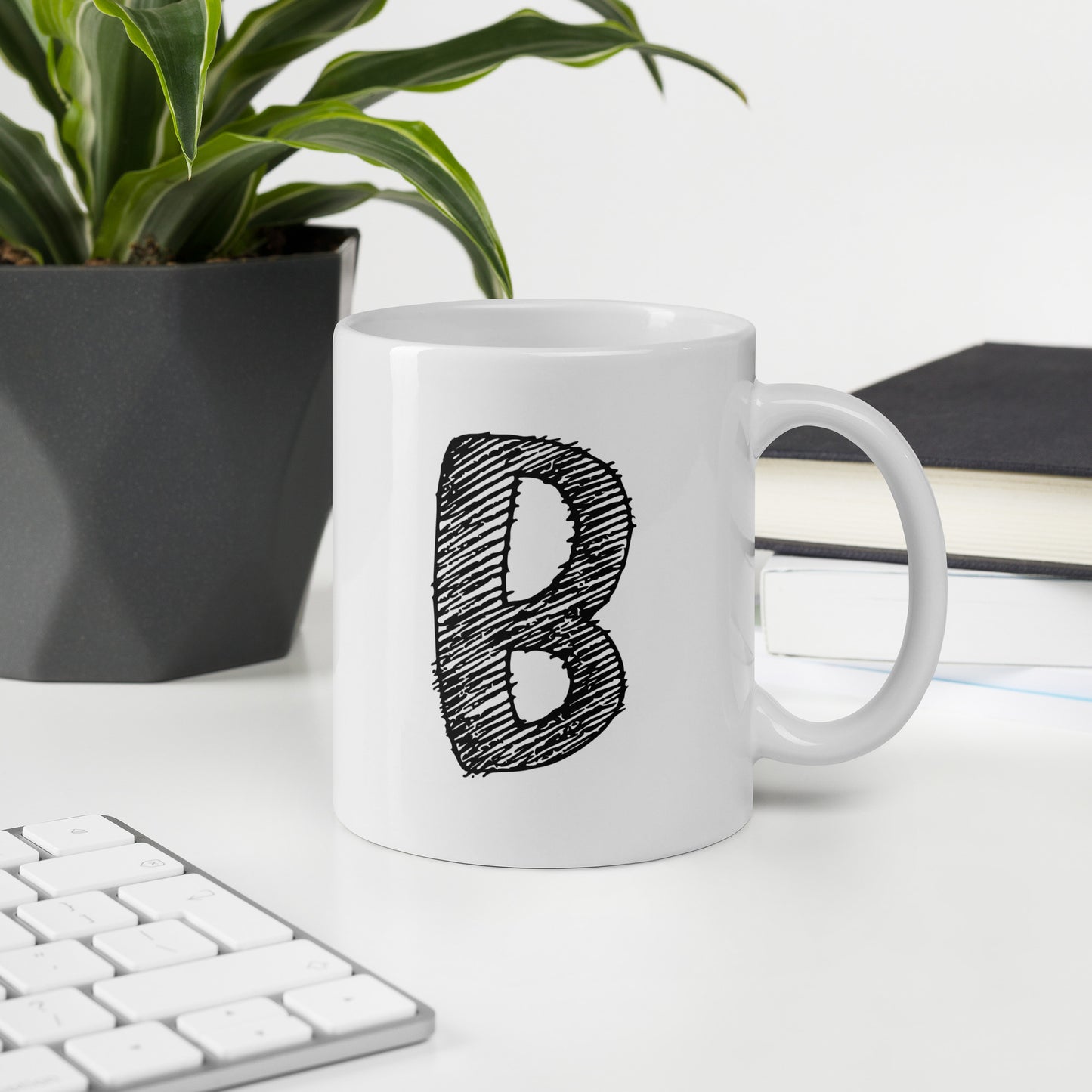 NEOKLASSISCHER BUCHSTABEN "B" Weiße, glänzende Tasse