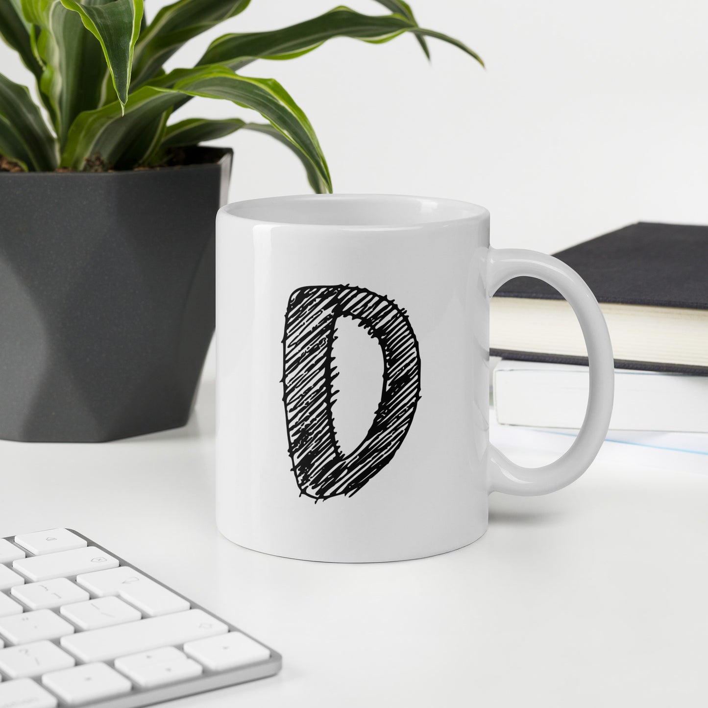 NEOKLASSISCHER BUCHSTABEN "D" Weiße, glänzende Tasse