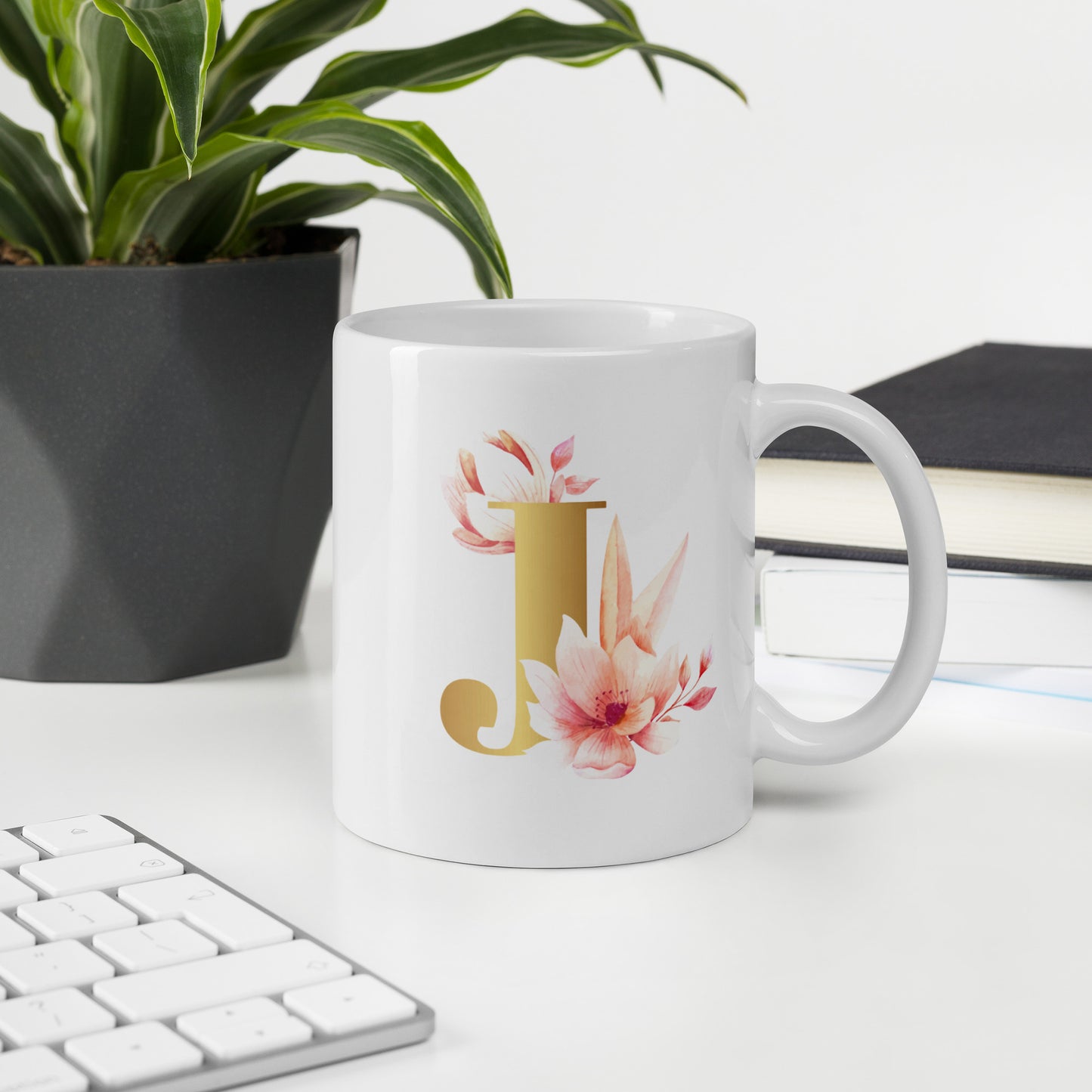 Tasse mit Buchstabe | Tasse personalisiert | J | Weiße, glänzende Tasse