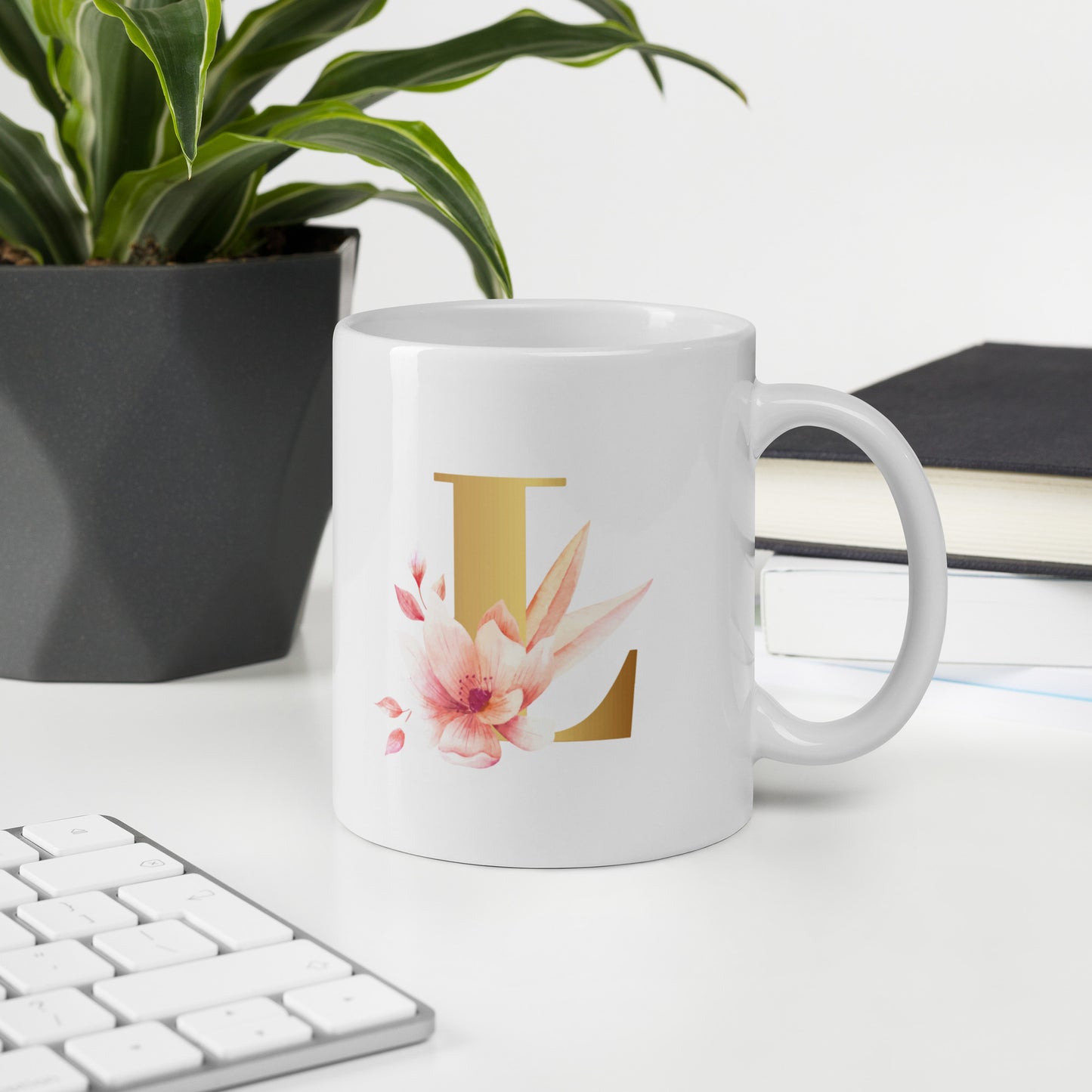 Tasse mit Buchstabe | Tasse personalisiert | L | Weiße, glänzende Tasse