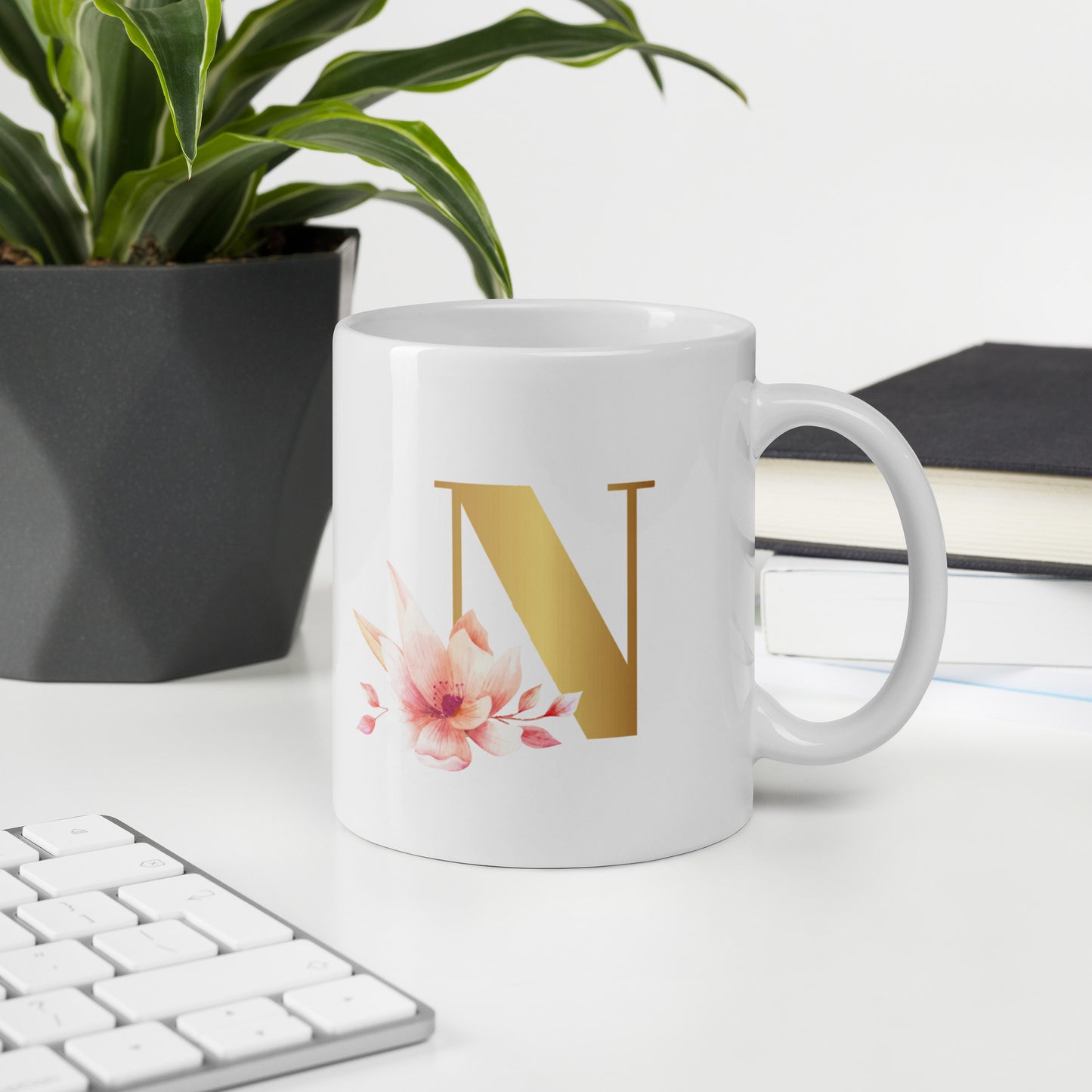 Tasse mit Buchstabe | Tasse personalisiert | N |Weiße, glänzende Tasse